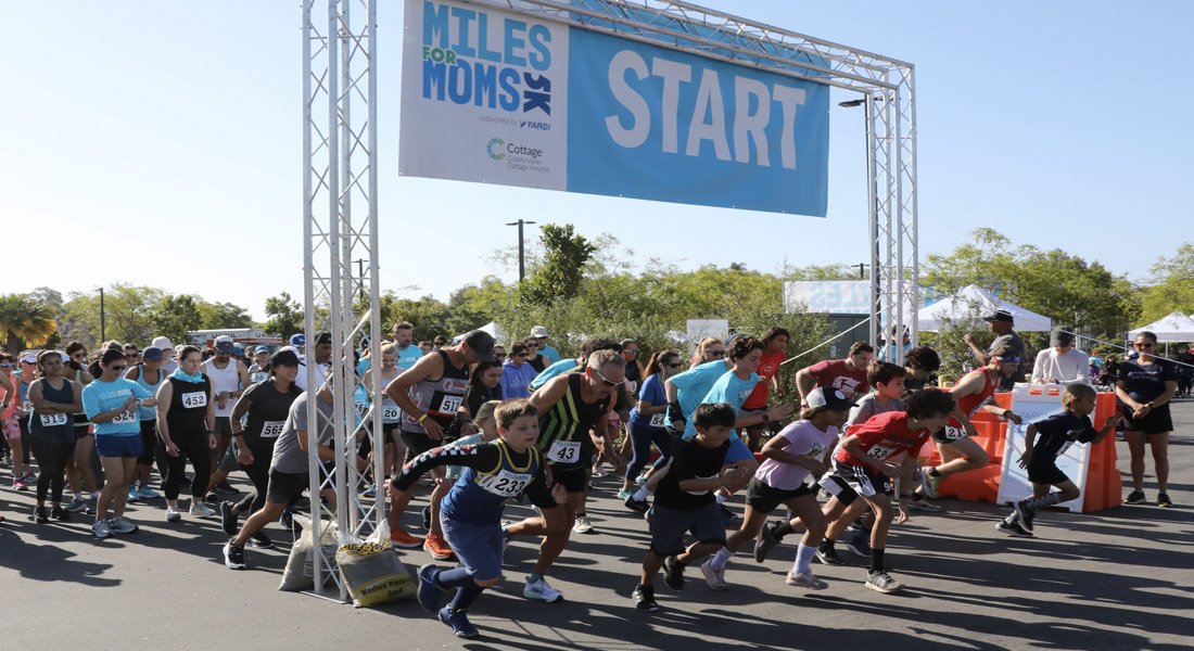 Participants begining the Miles for Moms event